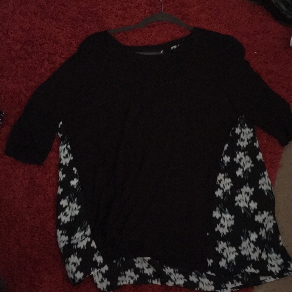 Spring fashion VERA WANG Top very pretty